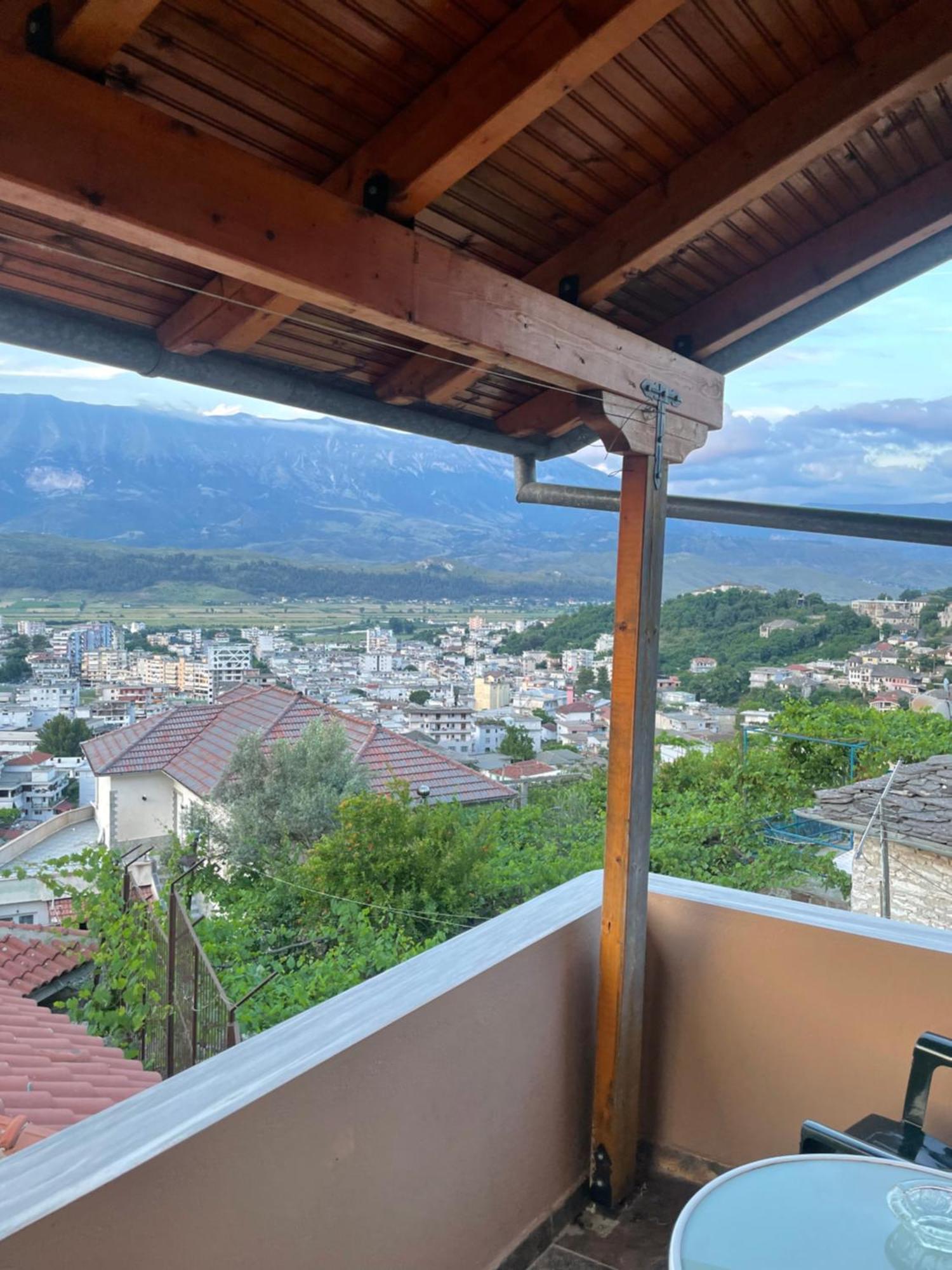 Luigi Guest House Гірокастра Екстер'єр фото