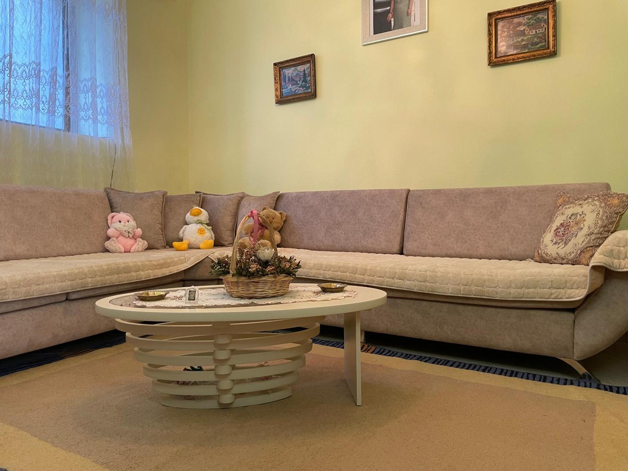 Luigi Guest House Гірокастра Екстер'єр фото