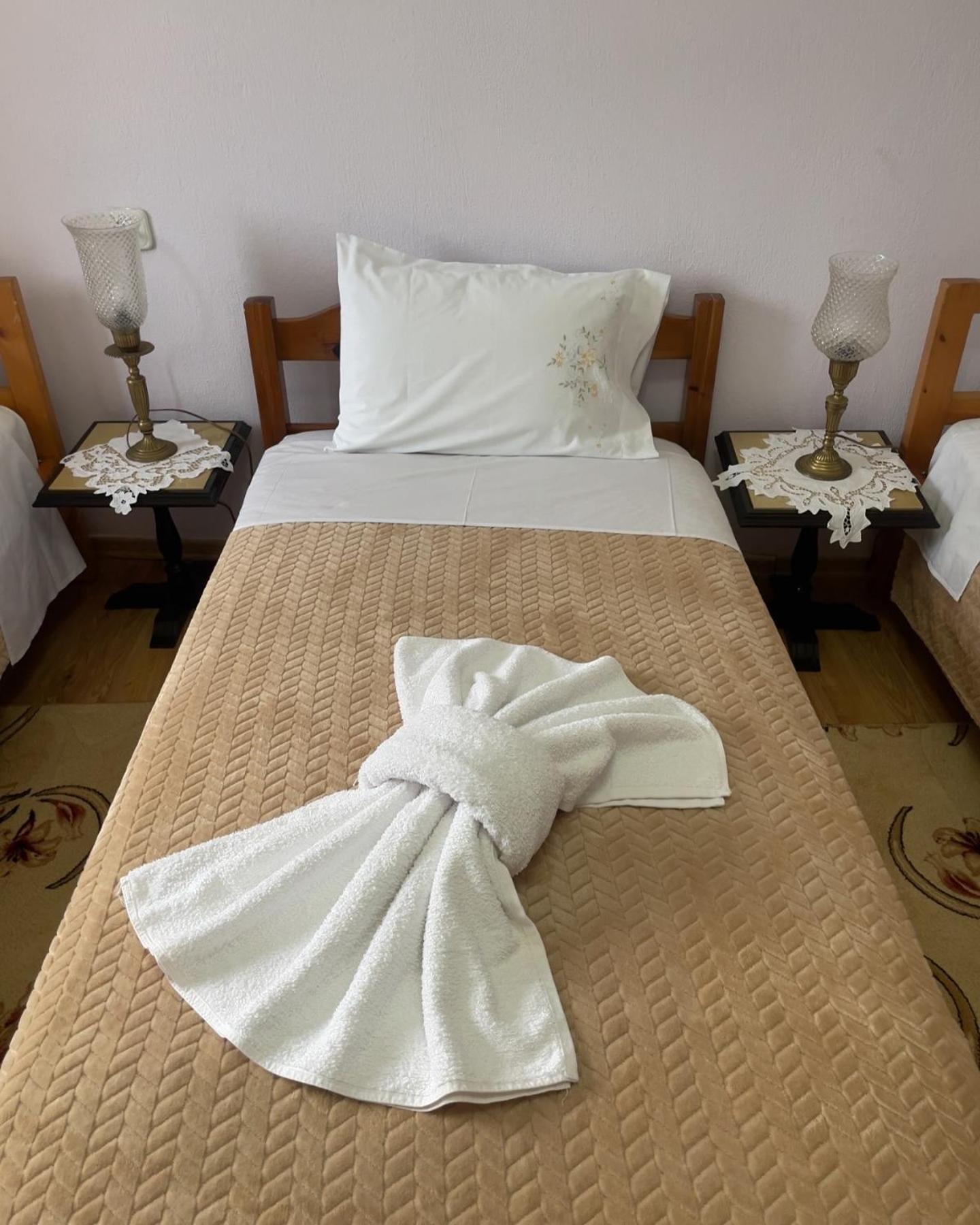 Luigi Guest House Гірокастра Екстер'єр фото