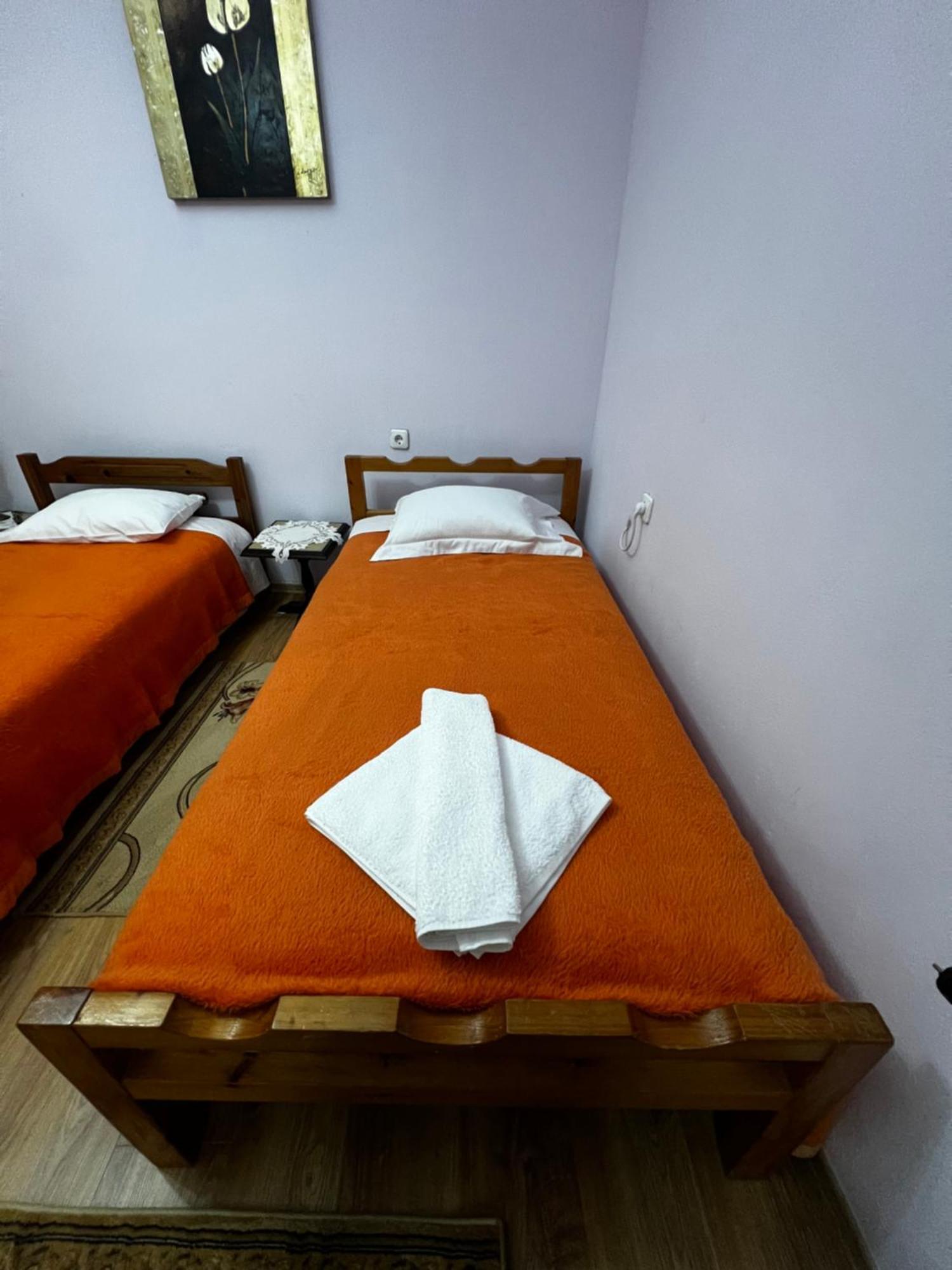 Luigi Guest House Гірокастра Екстер'єр фото