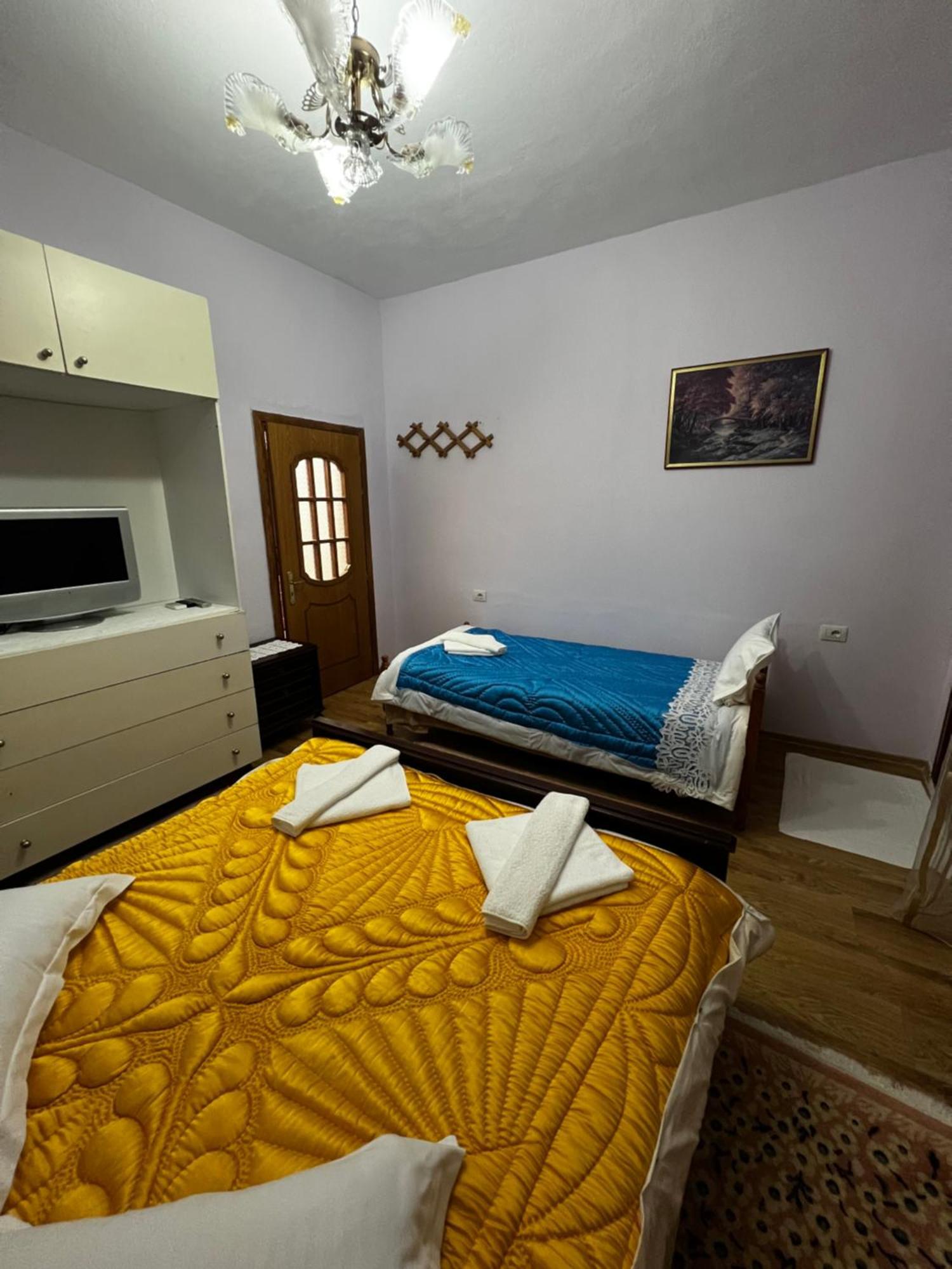 Luigi Guest House Гірокастра Екстер'єр фото