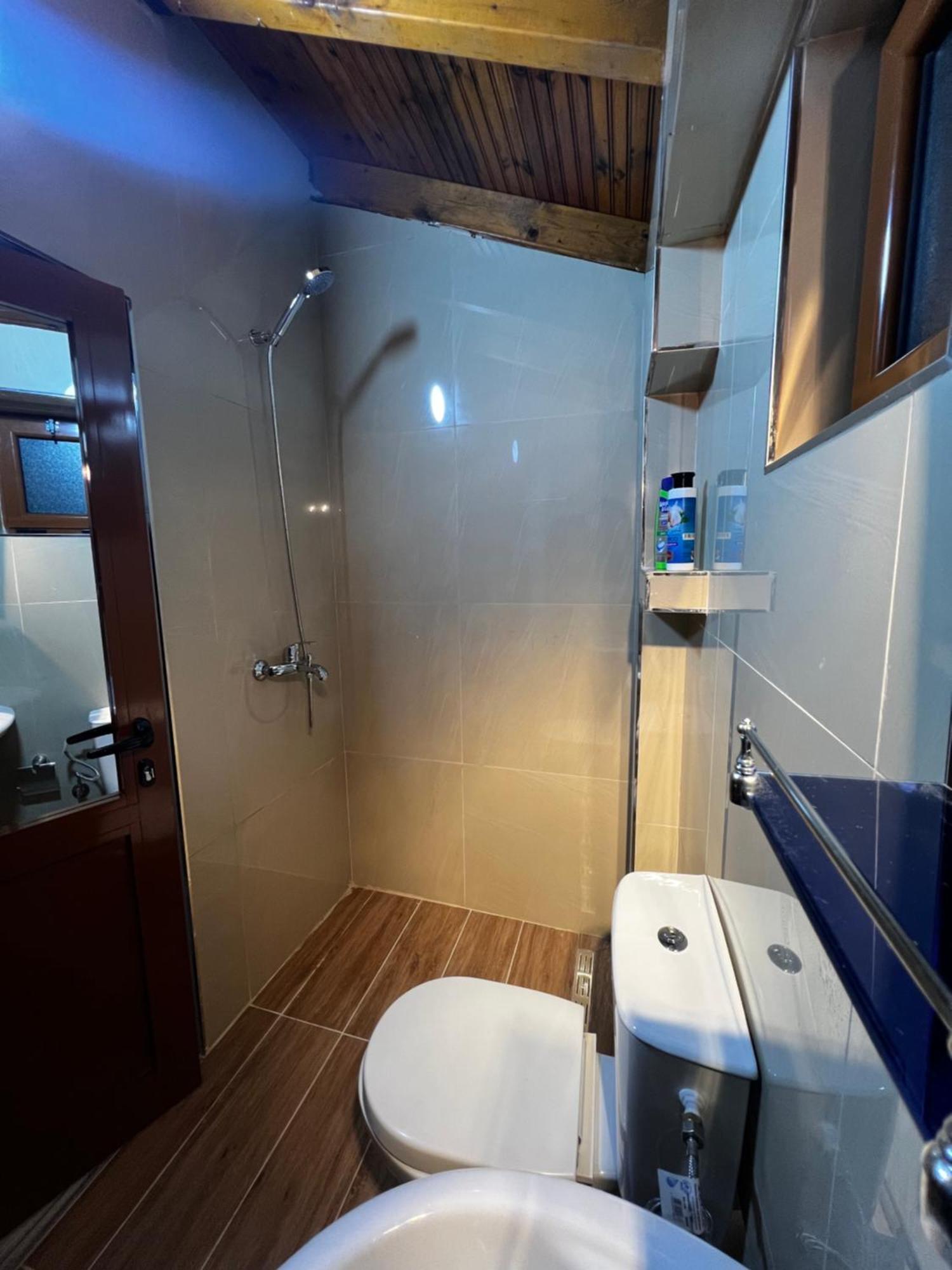 Luigi Guest House Гірокастра Екстер'єр фото