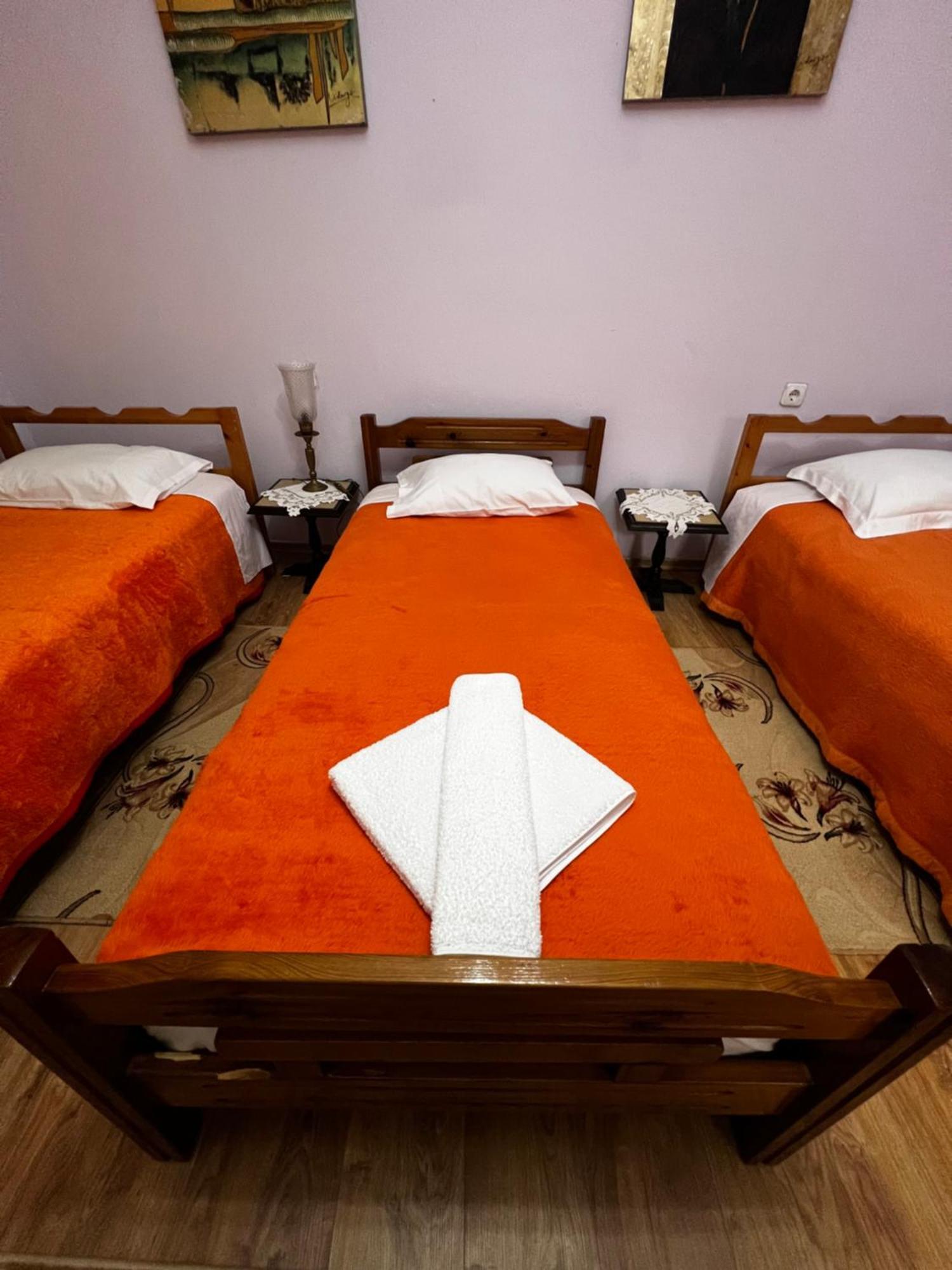 Luigi Guest House Гірокастра Екстер'єр фото