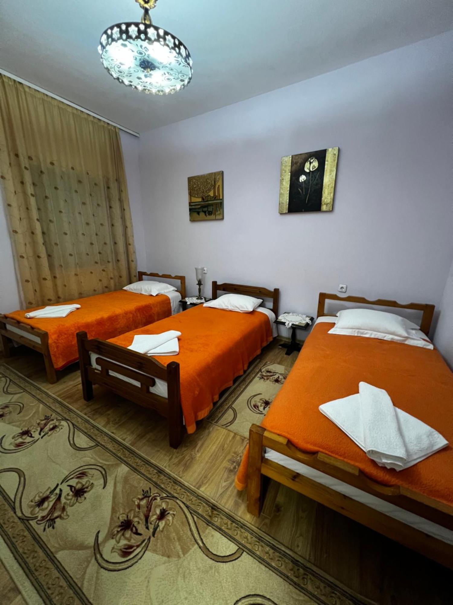 Luigi Guest House Гірокастра Екстер'єр фото
