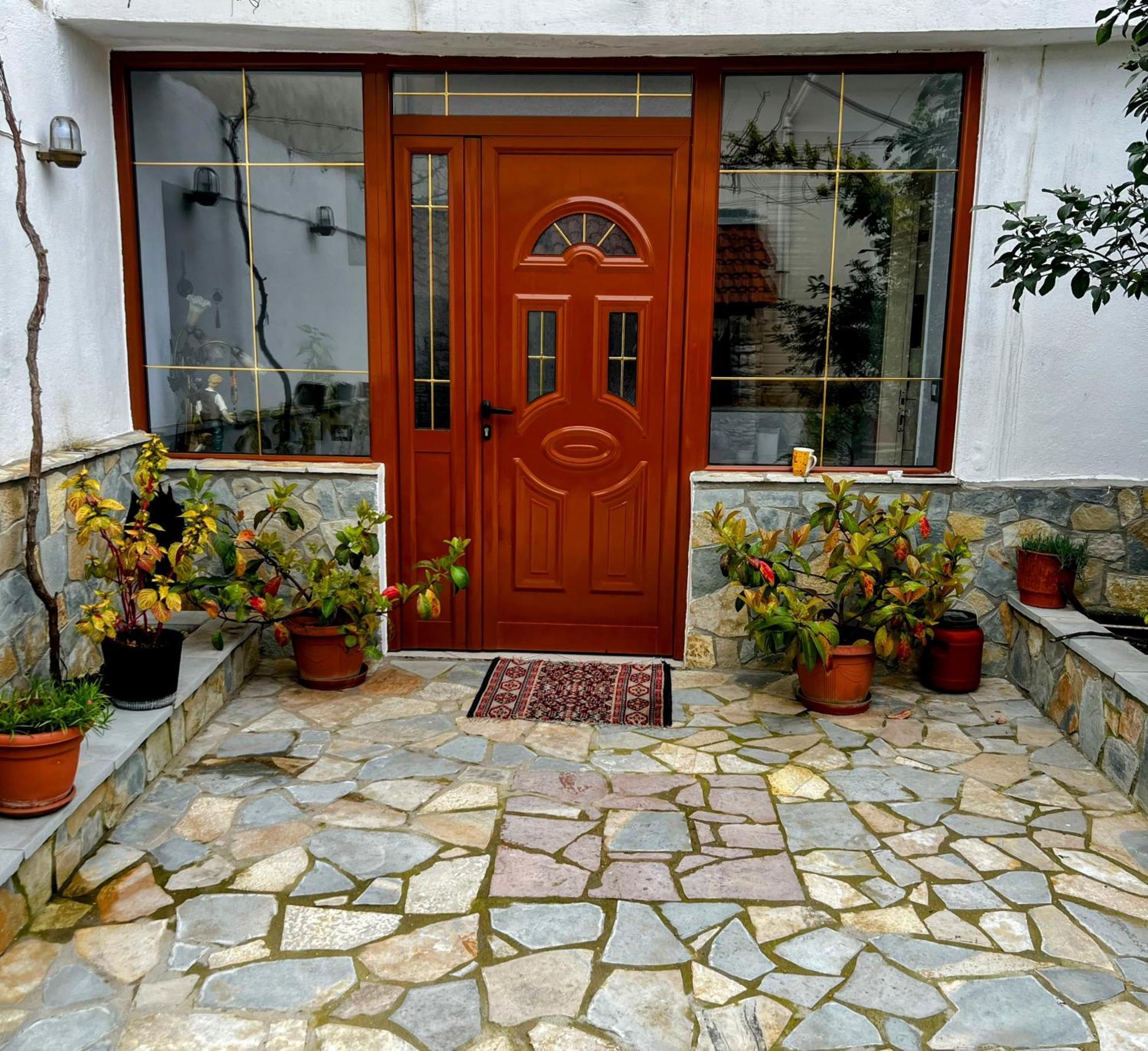 Luigi Guest House Гірокастра Екстер'єр фото